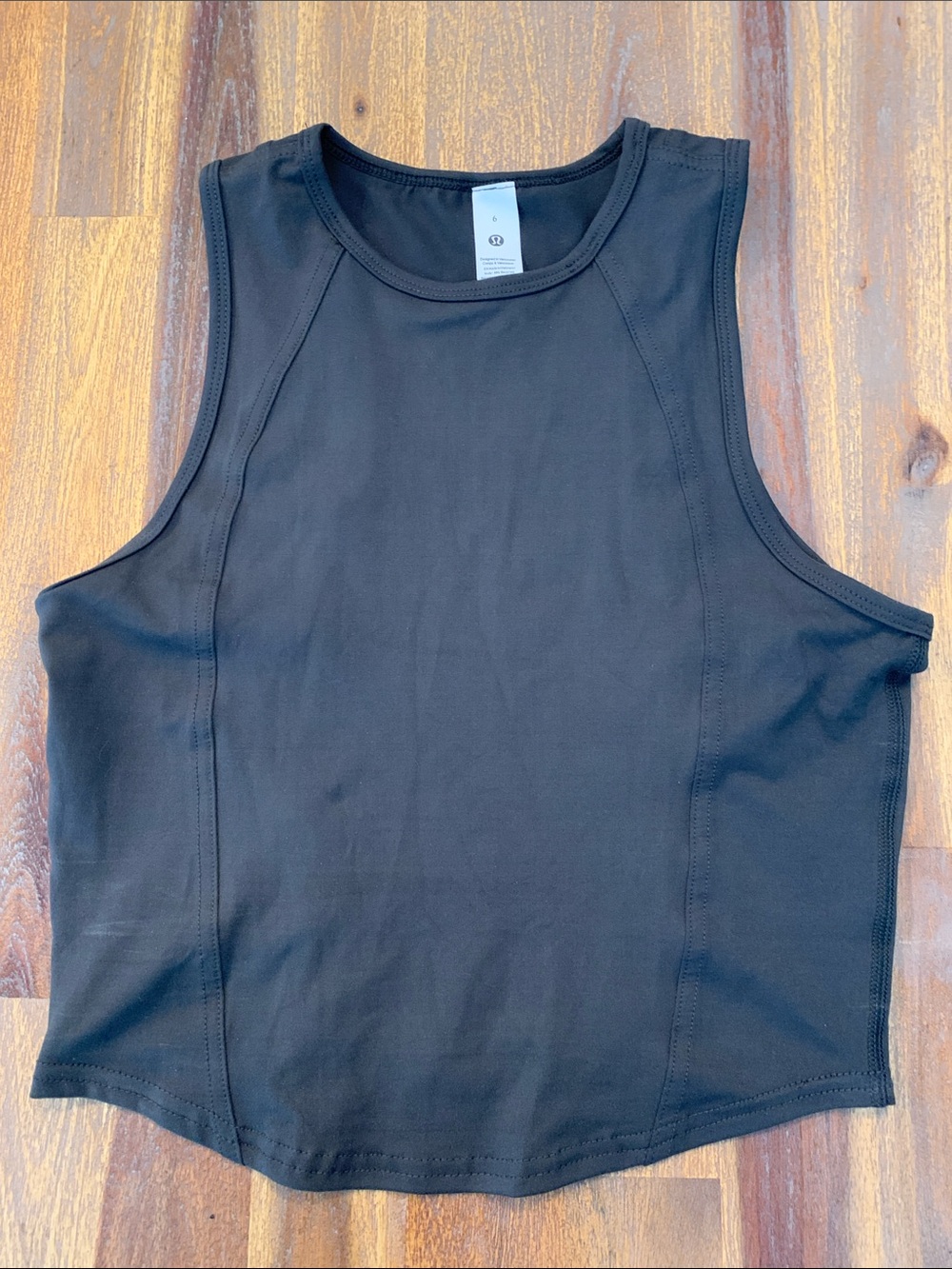 Lululemon workout top. Women’s size 6.